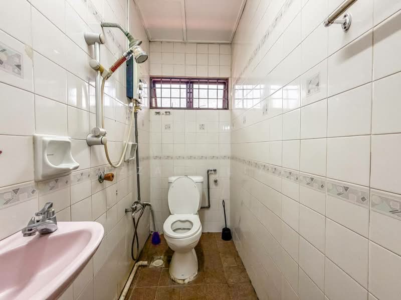2-storey Terraced House for Sale in Seksyen 20 (Shah Alam) - Izzah Alias - Bathroom - PropertyGuru.com.my