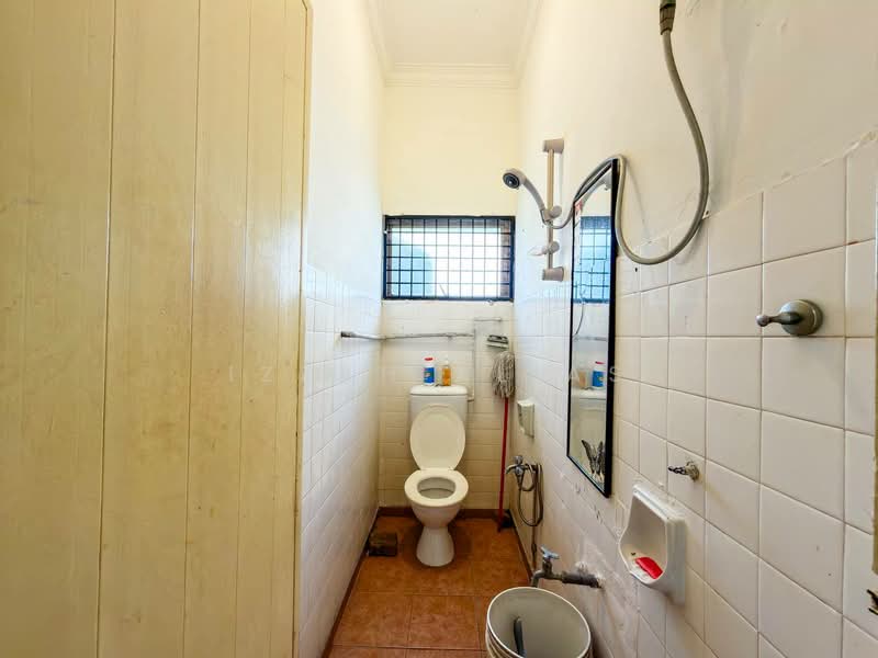 2-storey Terraced House for Sale in Taman Dagang Jaya (Ampang) - Izzah Alias - Bathroom - PropertyGuru.com.my