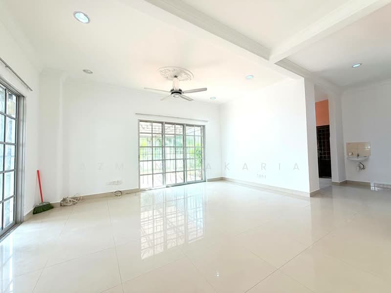 Semi-Detached House for Sale in Bukit Bandaraya (Shah Alam) - AZMAN ZAKARIA - Living Room - PropertyGuru.com.my