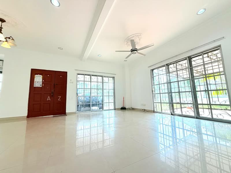 Semi-Detached House for Sale in Bukit Bandaraya (Shah Alam) - AZMAN ZAKARIA - Living Room - PropertyGuru.com.my
