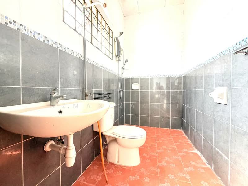 Semi-Detached House for Sale in Bukit Bandaraya (Shah Alam) - AZMAN ZAKARIA - Bathroom - PropertyGuru.com.my