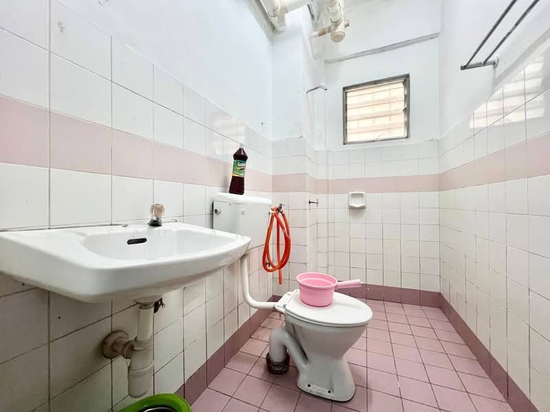 Apartment for Sale at Vista Seri Putra - Fauran Nawawi - PropertyGuru.com.my