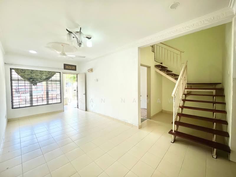 1.5-storey Terraced House for Sale in Taman Impian Putra (Bangi) - Fauran Nawawi - Living Room - PropertyGuru.com.my
