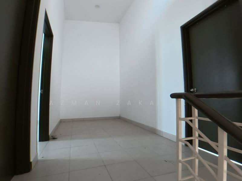 2-storey Terraced House for Sale in Bandar Puncak Alam (Puncak Alam) - AZMAN ZAKARIA - Corridor - PropertyGuru.com.my