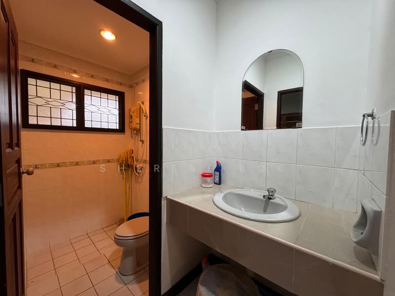 Semi-Detached House for Sale in Tabuan Jaya (Kuching) - Sherene Kok - Bathroom - PropertyGuru.com.my