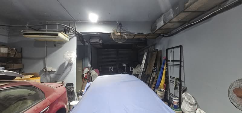 Shop / Office for Rent in Seksyen 26, HICOM Industrial Estate (Shah Alam) - Kevin Dass - Car Park - PropertyGuru.com.my