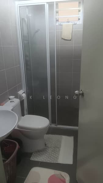 Service Residence for Sale at Savanna Executive Suite @ Southville City - JK Leong - Bathroom - PropertyGuru.com.my