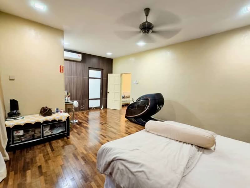 Rumah Berkembar untuk Dijual di Kemuning Utama Permai (Shah Alam) - SK Thiam - Bedroom - PropertyGuru.com.my