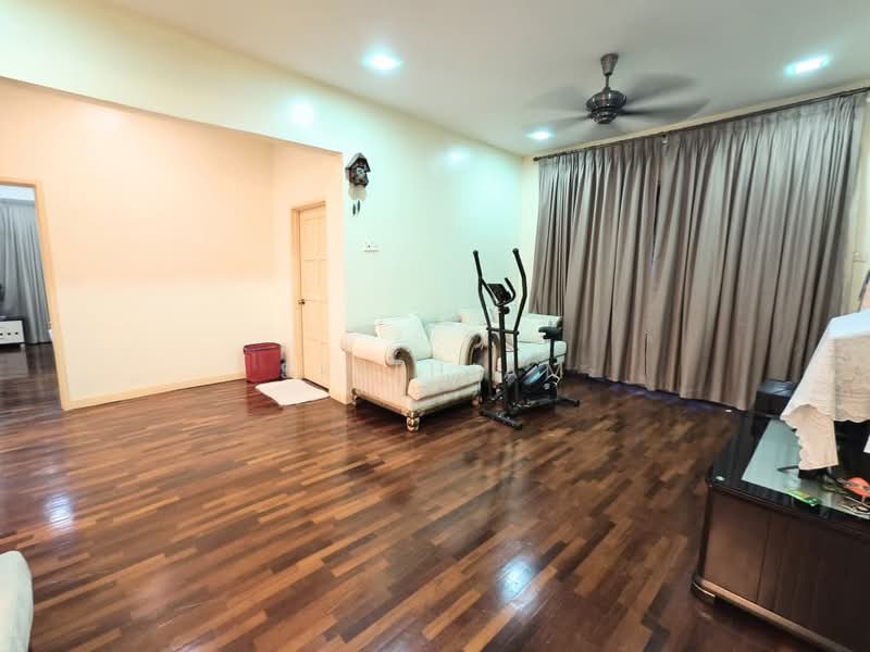 Rumah Berkembar untuk Dijual di Kemuning Utama Permai (Shah Alam) - SK Thiam - Living Room - PropertyGuru.com.my