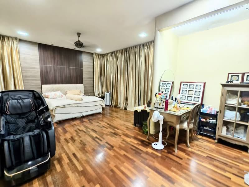 Rumah Berkembar untuk Dijual di Kemuning Utama Permai (Shah Alam) - SK Thiam - Bedroom - PropertyGuru.com.my
