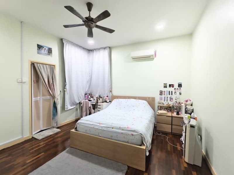 Rumah Berkembar untuk Dijual di Kemuning Utama Permai (Shah Alam) - SK Thiam - Bedroom - PropertyGuru.com.my