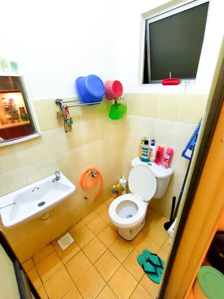 Pangsapuri untuk Dijual di Bayu Villa - Peggy Lim - Bathroom - PropertyGuru.com.my