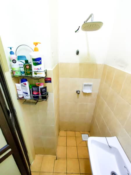 Pangsapuri untuk Dijual di Bayu Villa - Peggy Lim - Bathroom - PropertyGuru.com.my