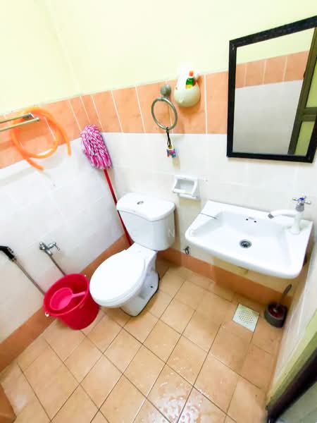 Pangsapuri untuk Dijual di Bayu Villa - KC Ng - Bathroom - PropertyGuru.com.my