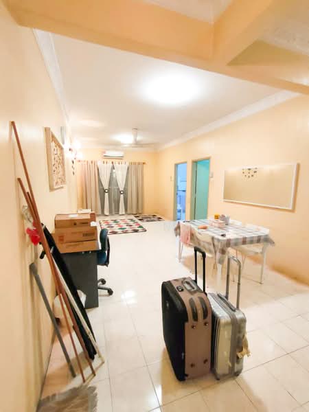 Pangsapuri untuk Dijual di Bayu Villa - KC Ng - Living Room - PropertyGuru.com.my