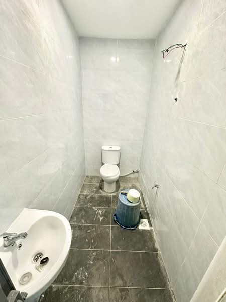 Rumah Teres 1 Tingkat untuk Dijual di Taman Rinting (Masai) - Daniel Yong - Bathroom - PropertyGuru.com.my