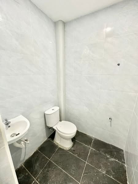 Rumah Teres 1 Tingkat untuk Dijual di Taman Rinting (Masai) - Daniel Yong - Bathroom - PropertyGuru.com.my