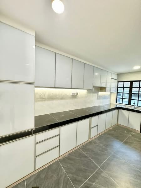 Rumah Teres 1 Tingkat untuk Dijual di Taman Rinting (Masai) - Daniel Yong - Kitchen - PropertyGuru.com.my
