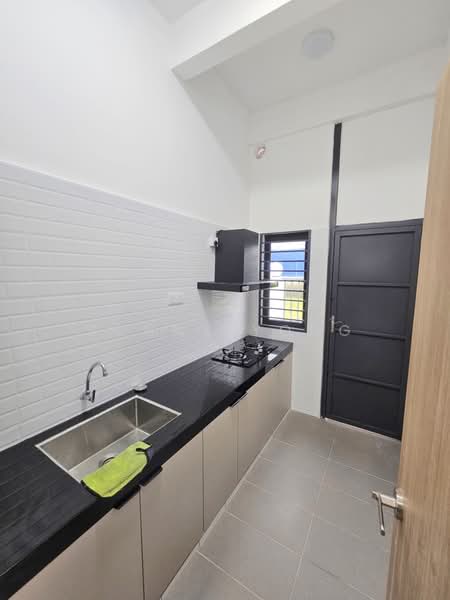 Rumah Teres 2 Tingkat untuk Disewa di Bandar Kinrara Seksyen 1 (Bandar Kinrara) - SUNNY YONG - Kitchen - PropertyGuru.com.my