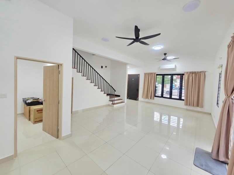 Rumah Teres 2 Tingkat untuk Disewa di Bandar Kinrara Seksyen 1 (Bandar Kinrara) - SUNNY YONG - Living Room - PropertyGuru.com.my