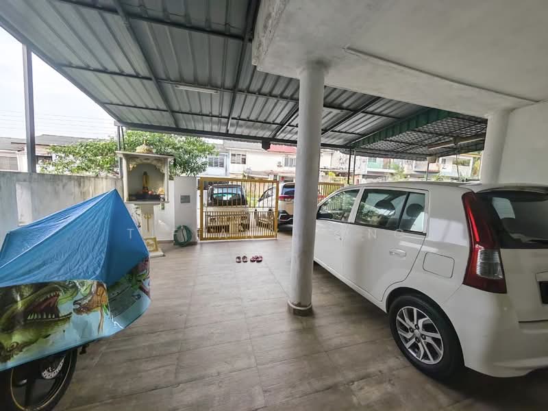 1-storey Terraced House for Sale in Taman Bukit Rawang Jaya (Rawang) - Tiffany Yang - Car Porch - PropertyGuru.com.my