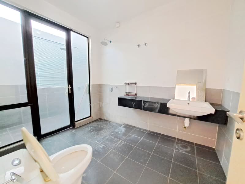 3-storey Terraced House for Rent in Bandar Kinrara (Selangor) - SUNNY YONG - Bathroom - PropertyGuru.com.my