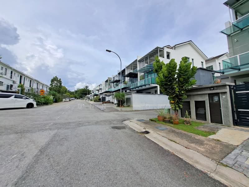 3-storey Terraced House for Rent in Bandar Kinrara (Selangor) - SUNNY YONG - Exterior - PropertyGuru.com.my