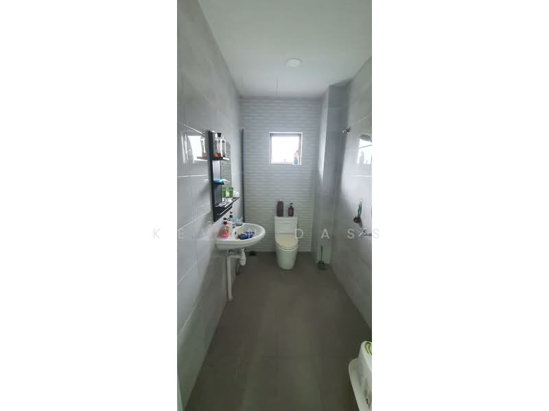 Rumah Teres 3-Tingkat untuk Dijual di Taman Wawasan (Puchong) - Kevin Dass - Bathroom - PropertyGuru.com.my