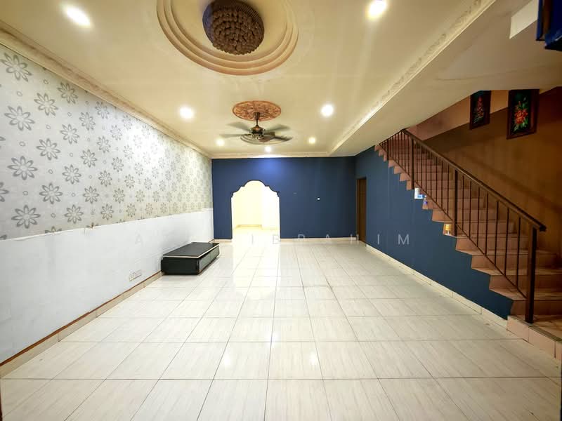 Rumah Teres 2 Tingkat untuk Dijual di Batu Caves (Selangor) - Azli Ibrahim - Living Room - PropertyGuru.com.my