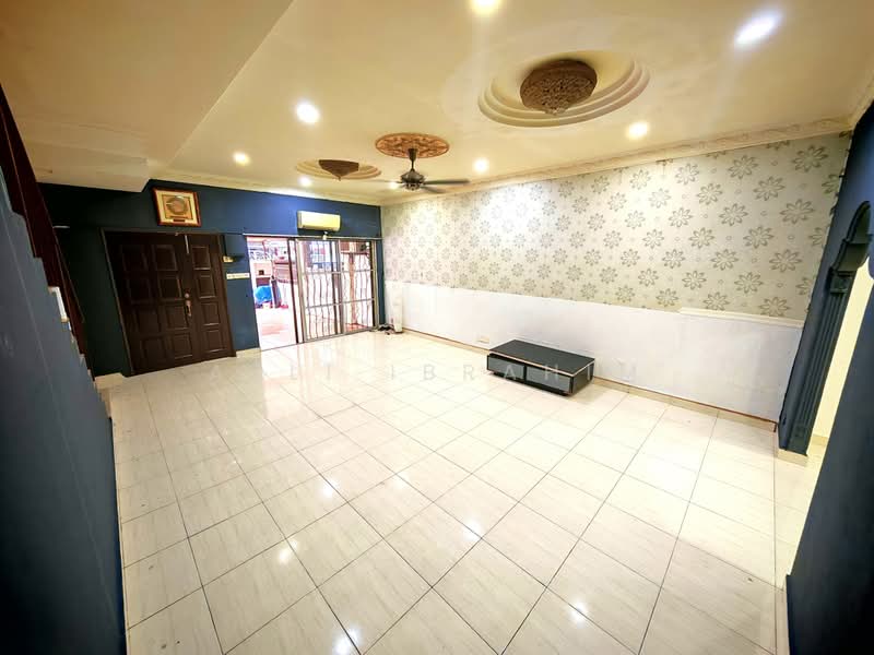 Rumah Teres 2 Tingkat untuk Dijual di Batu Caves (Selangor) - Azli Ibrahim - Living Room - PropertyGuru.com.my