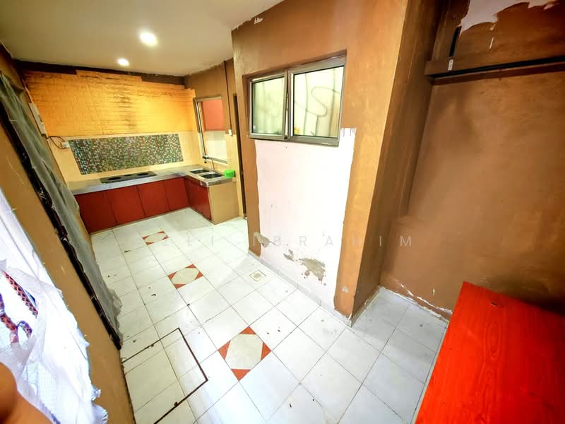 Rumah Teres 2 Tingkat untuk Dijual di Batu Caves (Selangor) - Azli Ibrahim - Kitchen - PropertyGuru.com.my