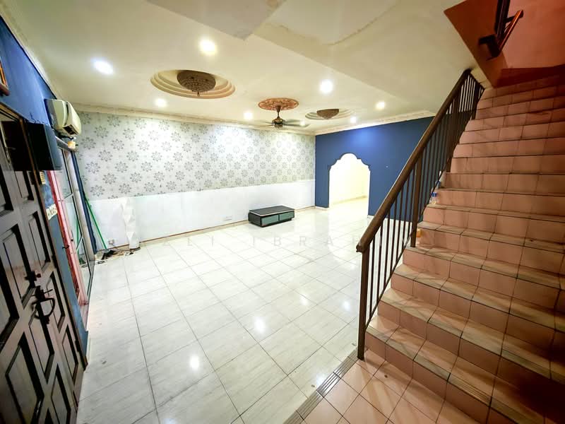 Rumah Teres 2 Tingkat untuk Dijual di Batu Caves (Selangor) - Azli Ibrahim - Living Room - PropertyGuru.com.my