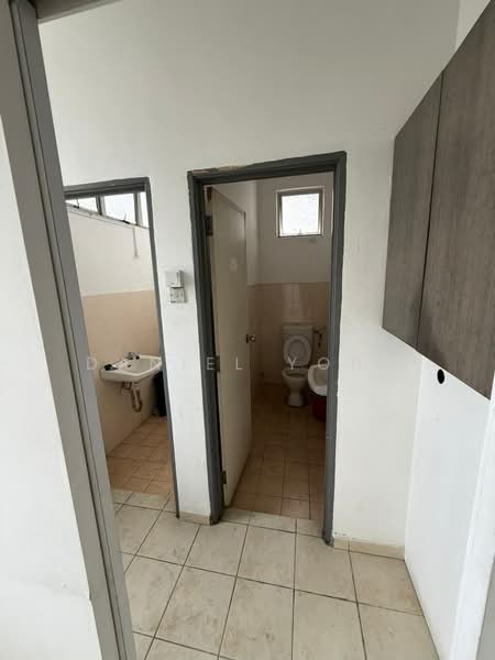 Detached Factory for Rent in Taman Perindustrian Senai (Senai) - Daniel Yong - Bathroom - PropertyGuru.com.my
