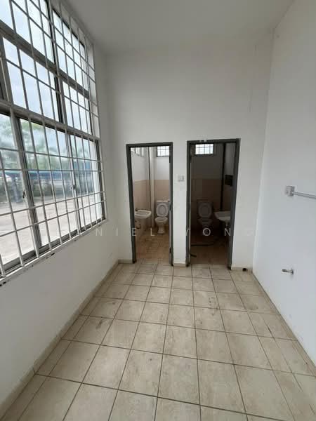 Detached Factory for Rent in Taman Perindustrian Senai (Senai) - Daniel Yong - Bathroom - PropertyGuru.com.my