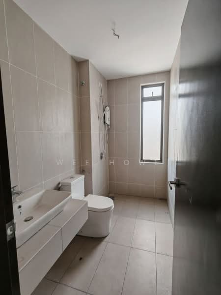 Rumah Teres 2 Tingkat untuk Dijual di Kampung Baharu (Gelang Patah) - Wee Howe - Bathroom - PropertyGuru.com.my