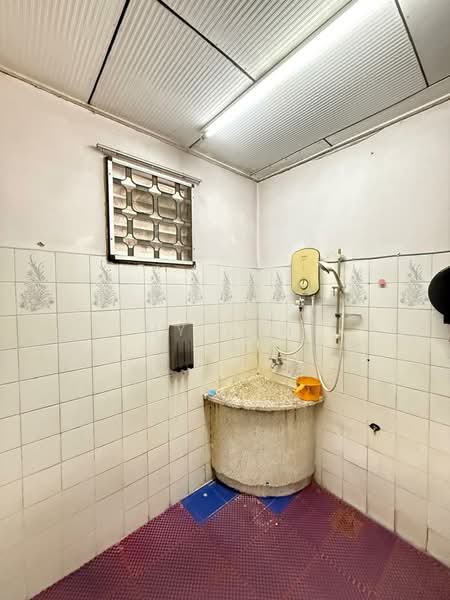 Rumah Teres 2 Tingkat untuk Dijual di Bandar Baru Selayang (Selayang) - MY Loh - Bathroom - PropertyGuru.com.my