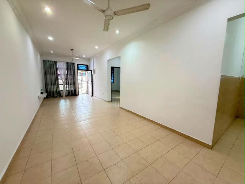 Rumah Teres 1 Tingkat untuk Dijual di Bandar Putra (Kulai) - Ee Fong Toh - Living Room - PropertyGuru.com.my