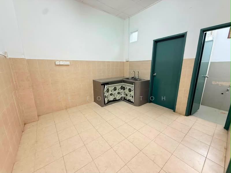 Rumah Teres 1 Tingkat untuk Dijual di Bandar Putra (Kulai) - Ee Fong Toh - Kitchen - PropertyGuru.com.my