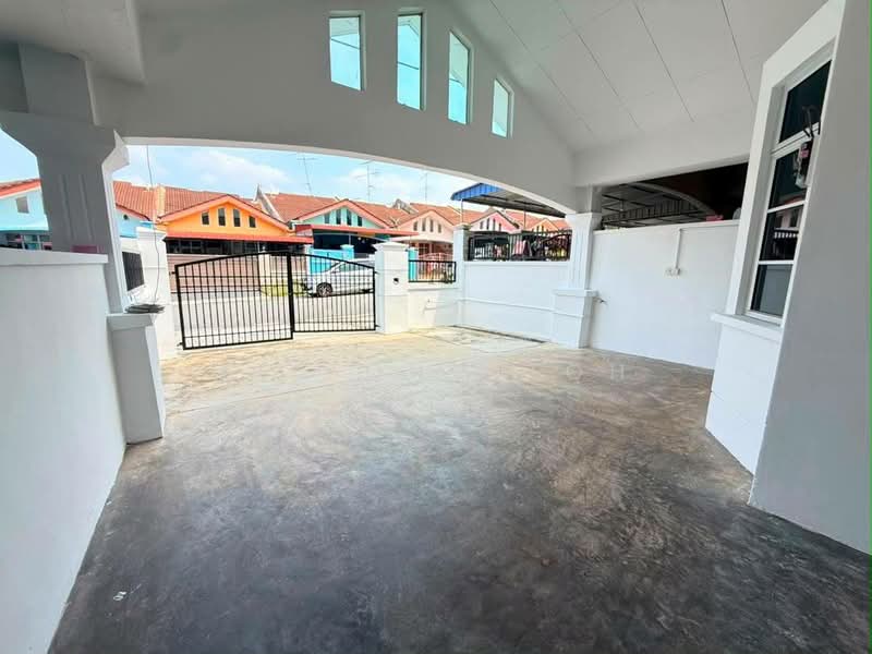 Rumah Teres 1 Tingkat untuk Dijual di Bandar Putra (Kulai) - Ee Fong Toh - Exterior - PropertyGuru.com.my