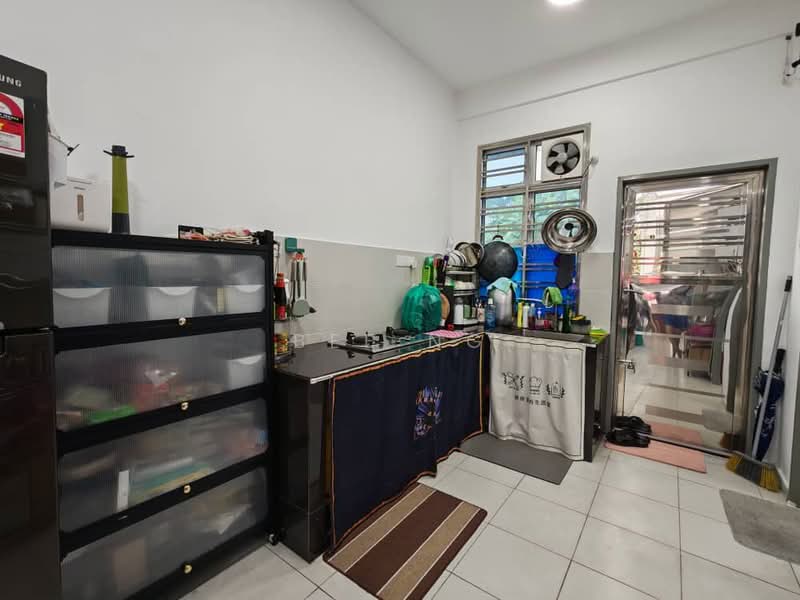 2.5-storey Terraced House for Sale in Taman Scientex Utama (Senai) - Bee Ng - Kitchen - PropertyGuru.com.my