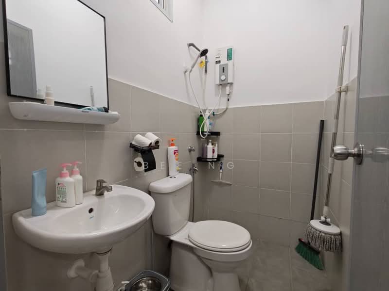 2.5-storey Terraced House for Sale in Taman Scientex Utama (Senai) - Bee Ng - Bathroom - PropertyGuru.com.my