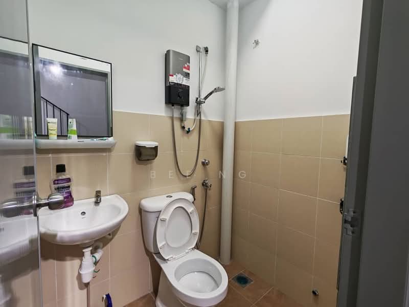 2.5-storey Terraced House for Sale in Taman Scientex Utama (Senai) - Bee Ng - Bathroom - PropertyGuru.com.my