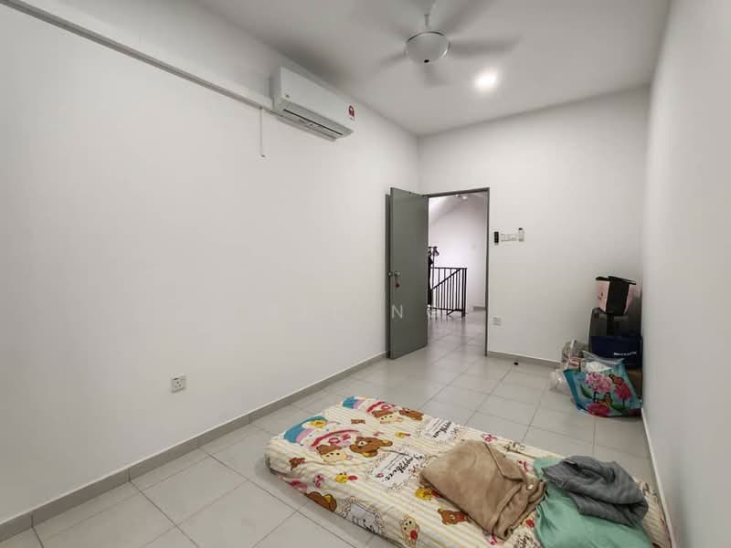 2.5-storey Terraced House for Sale in Taman Scientex Utama (Senai) - Bee Ng - Bedroom - PropertyGuru.com.my