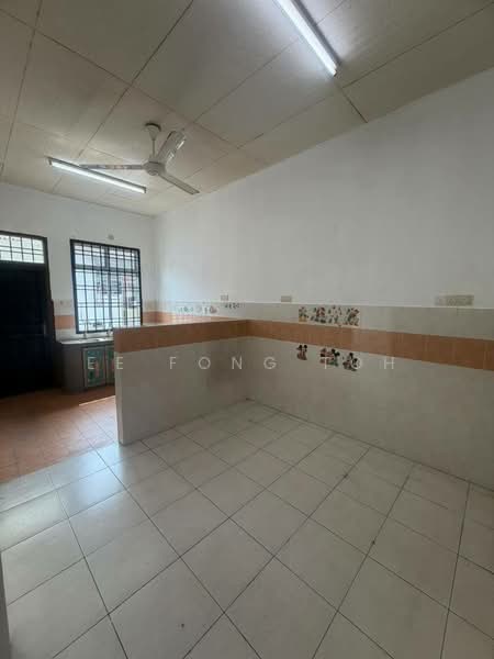 1-storey Terraced House for Sale in Taman Bestari Indah (Ulu Tiram) - Ee Fong Toh - Kitchen - PropertyGuru.com.my
