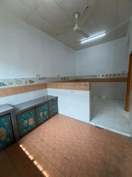 1-storey Terraced House for Sale in Taman Bestari Indah (Ulu Tiram) - Ee Fong Toh - Kitchen - PropertyGuru.com.my