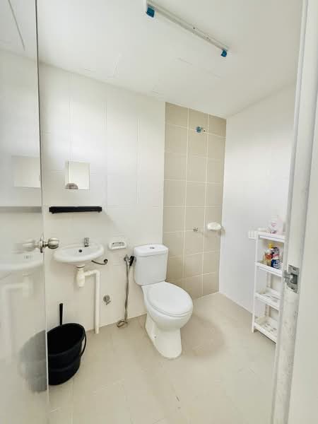 Pangsapuri untuk Disewa di De Cendana - Erin Yusof - Bathroom - PropertyGuru.com.my
