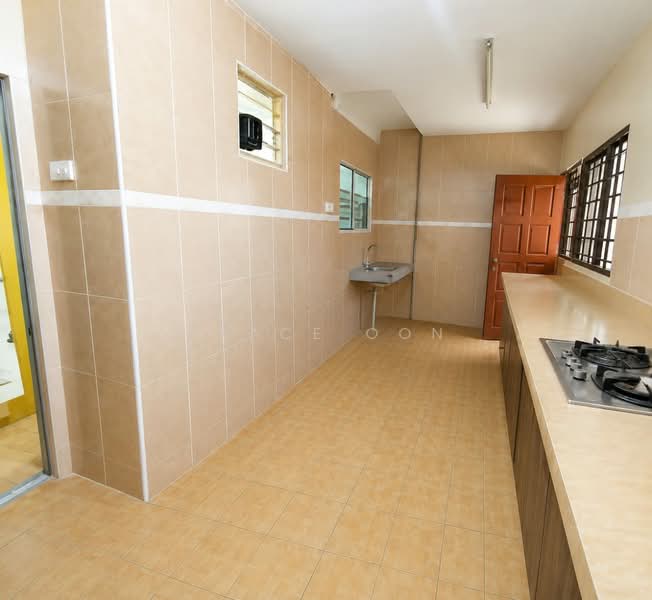 Rumah Teres 2 Tingkat untuk Dijual di Bandar Putra Permai (Seri Kembangan) - Grace Oon - Kitchen - PropertyGuru.com.my
