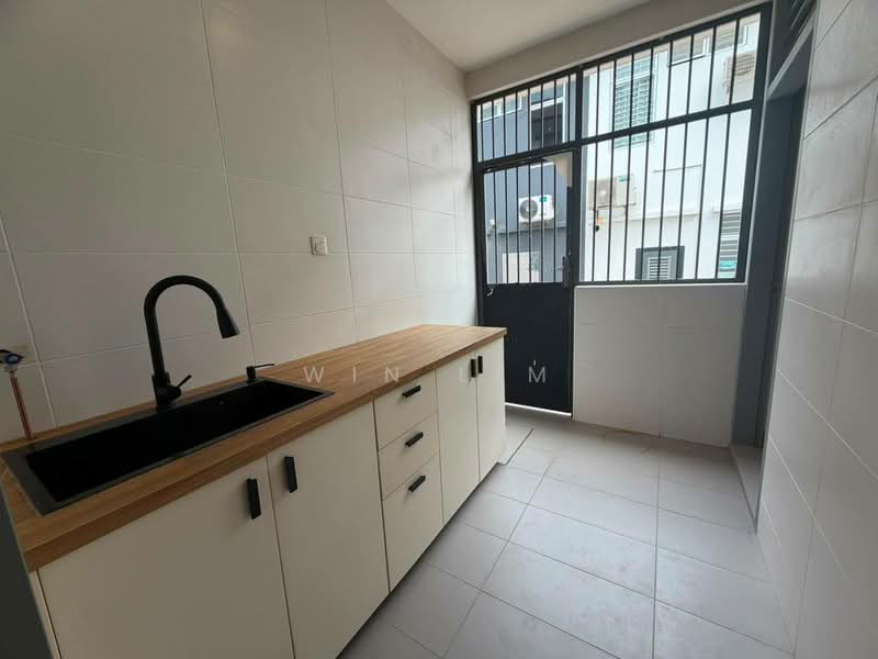 Rumah Teres 2 Tingkat untuk Dijual di Bandar Putra (Kulai) - Win Lim - Kitchen - PropertyGuru.com.my