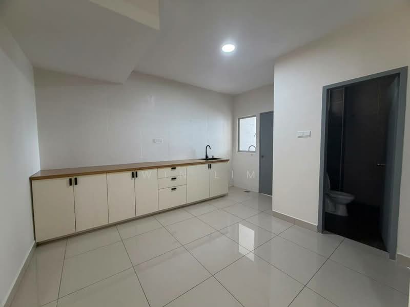 Rumah Teres 2 Tingkat untuk Dijual di Bandar Putra (Kulai) - Win Lim - Kitchen - PropertyGuru.com.my