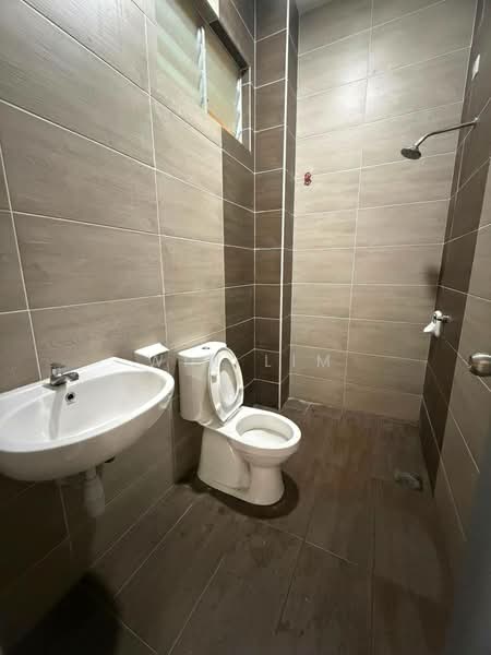 Rumah Teres 2 Tingkat untuk Dijual di Bandar Putra (Kulai) - Win Lim - Bathroom - PropertyGuru.com.my